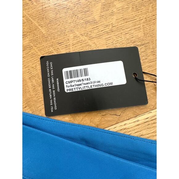 Pretty Little Thing Plus Double Breasted Woven Blazer & Cropped Pants in Blue - - Picture 4 of 6